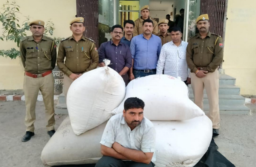 dodoa_chura.jpg ट्रक में केबिन में छिपाकर कर रहा था तस्करी, पुलिस ने जांच की, तो खुला राज