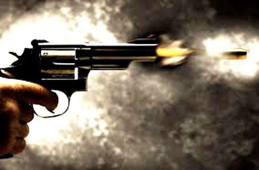 हत्या के लिए चलाई गोली, युवक के सिर से ऊपर से निकल दीवार में घुसी छत्तीसगढ़ : CISF एएसआई ने चलाई गोली, कबाड़ चोर घायल