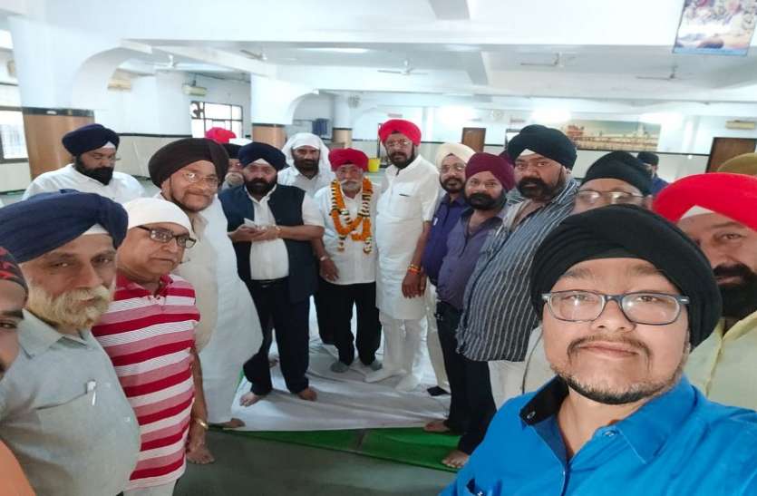 30 वर्ष से अध्यक्ष होरा का इस्तीफा, गुरुद्वारा के अध्यक्ष बने खनूजा 30 वर्ष से अध्यक्ष होरा का इस्तीफा, गुरुद्वारा के अध्यक्ष बने खनूजा
