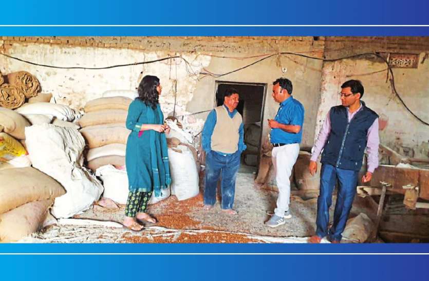 gwalior action जहां कर रहे थे दाल साफ का काम, वहां ऐसी गंदगी कि दाल खाना भूल जाएं