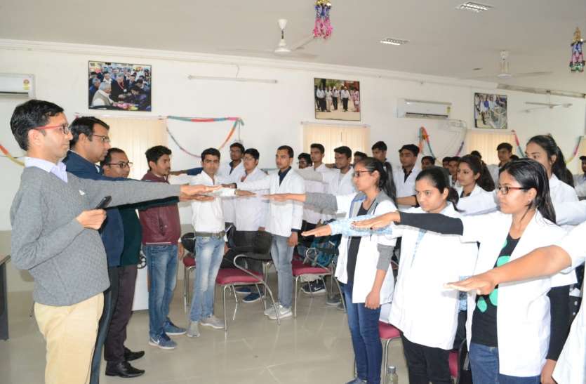 Students took an oath of cleanliness, विद्यार्थियों ने ली स्वच्छता की शपथ
