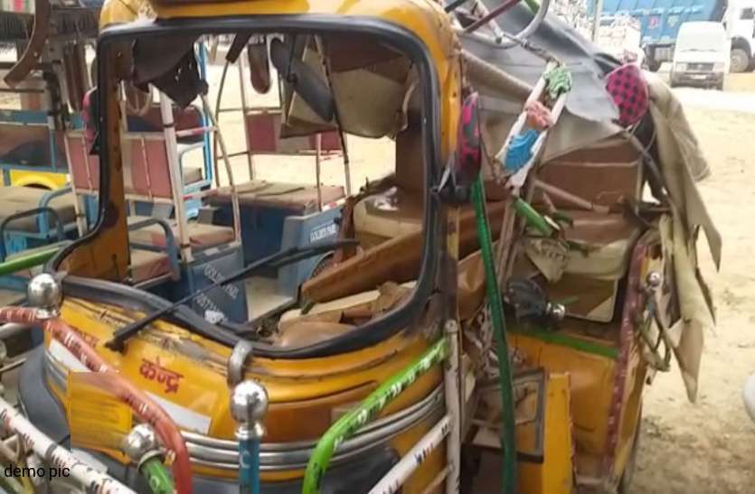 Innocent Baby Killed In Tempo Accident : Two Tempo Accident टक्कर के बाद मासूम बच्ची टैंपो से आई बाहर हुई दर्दनाक मौत, पिता बोला- चालक नशे में था...