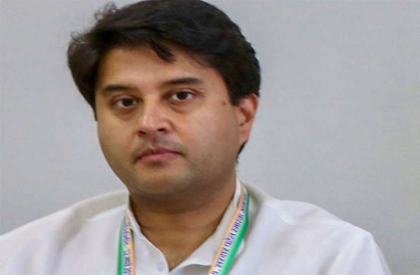 jyotiraditya scindia supporter minister landed on the road सिंधिया समर्थक बोले सिंधिया के सम्मान के लिए मंत्री सड़क पर आकर लड़ें लड़ाई