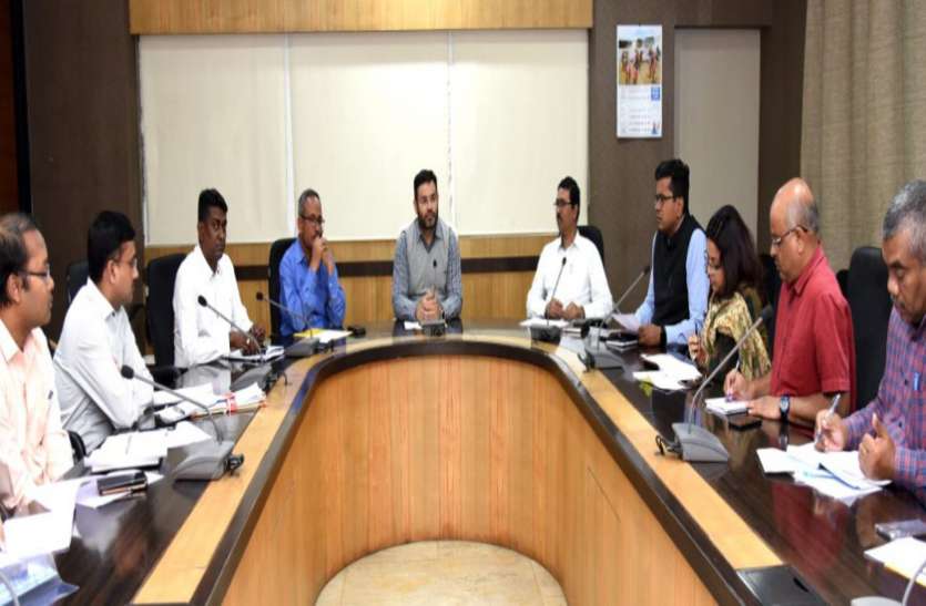 खाद्य सचिव ने ली धान खरीदी व्यवस्था की समीक्षा बैठक, किसानों की समस्याओं का निराकरण करने के दिए निर्देश खाद्य सचिव ने ली धान खरीदी व्यवस्था की समीक्षा बैठक, किसानों की समस्याओं का निराकरण करने के दिए निर्देश