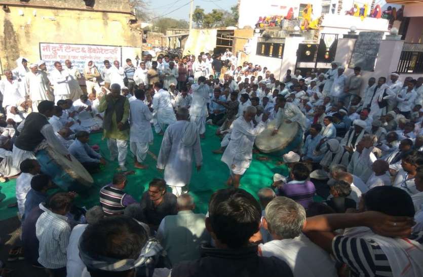 कन्हैया दंगल सुनने उमड़े ग्रामीण कन्हैया दंगल सुनने उमड़े ग्रामीण