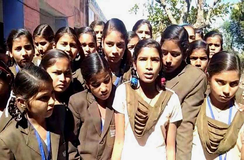 छात्राओं ने कलक्टर को पत्र लिख 7 दिन की चेतावनी, बजरी माफि या के विरुद्ध कार्रवाई की मांग छात्राओं ने कलक्टर को पत्र लिख 7 दिन की दी चेतावनी, बजरी माफिया के विरुद्ध कार्रवाई की मांग