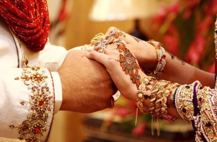 unique wedding bride and groom take oath of constitution MP वाकई गज़ब है, संविधान की शपथ लेकर हुई शादी