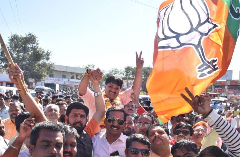 कांग्रेस के हनीफ को हराकर भाजपा के राम के हाथ में शहर की सरकार कांग्रेस के हनीफ को हराकर भाजपा के राम के हाथ में शहर की सरकार