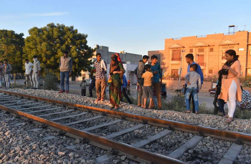 Two embryos found near Nagaur railway tracks नागौर रेलवे पटरियों के पास मिले दो भ्रूण, फैली सनसनी