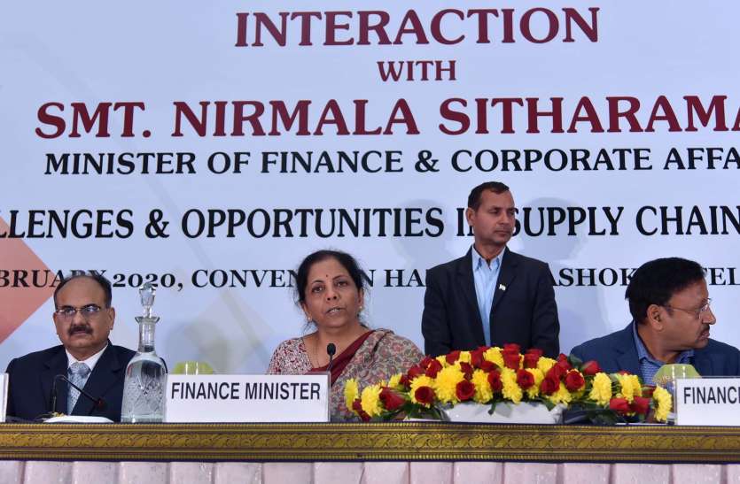 nirmala sitharaman कोरोना वायरस को लेकर चिंता में सरकार, उद्योगों से वित्त मंत्री ने कहा अभी करें इंतजार