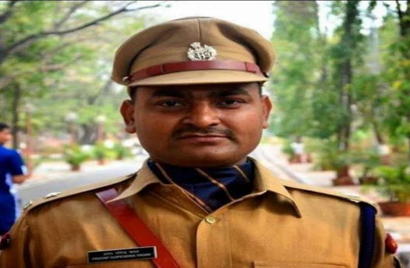 pratap_gopendra.jpg खास बातचीत: इस IPS को कुत्तों से लगता है डर, दिलचस्प है अधिकारी बनने तक का सफर