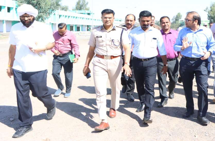 रायपुर : तुलसी बाराडेरा के 32 एकड़ में लगेगा राष्ट्रीय कृषि मेला : कलेक्टर और पुलिस अधीक्षक निरीक्षण करने पहुंचे रायपुर : तुलसी बाराडेरा के 32 एकड़ में लगेगा राष्ट्रीय कृषि मेला : कलेक्टर और पुलिस अधीक्षक निरीक्षण करने पहुंचे