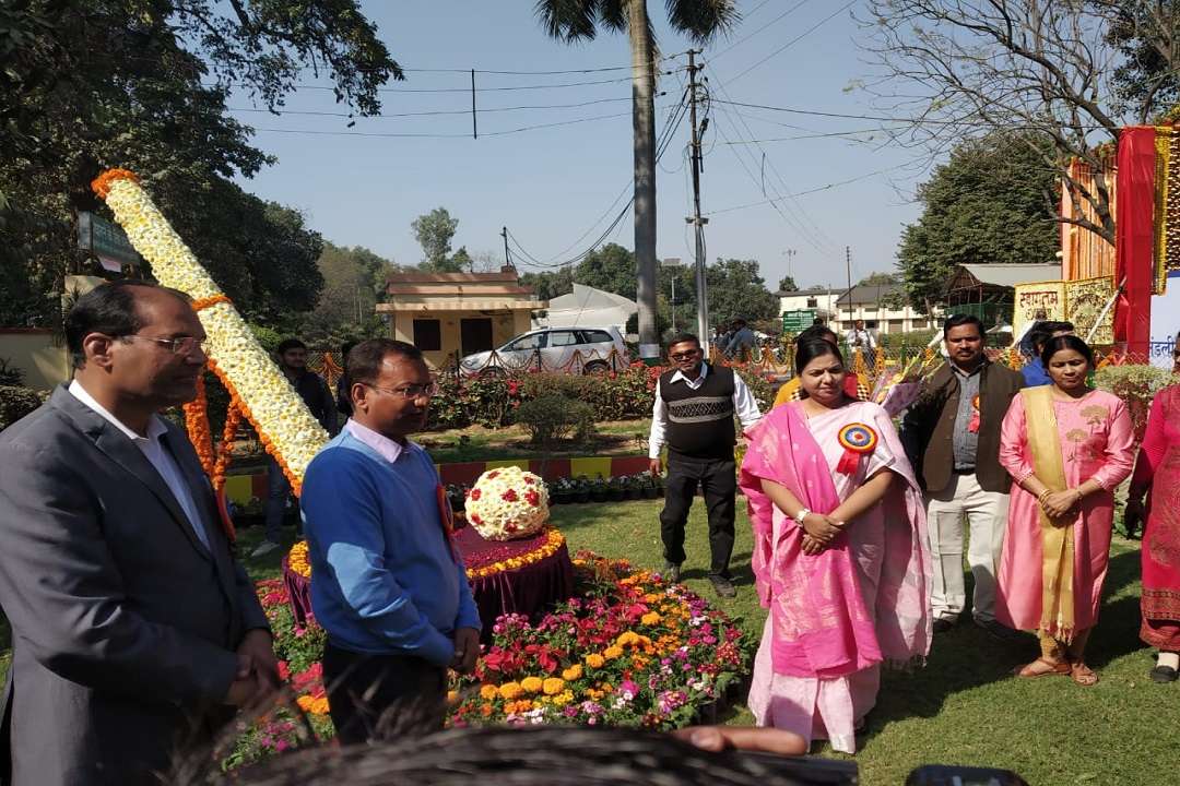 -आठवां मंडलीय फल पुष्प एवं शाकभाजी प्रदर्शनी