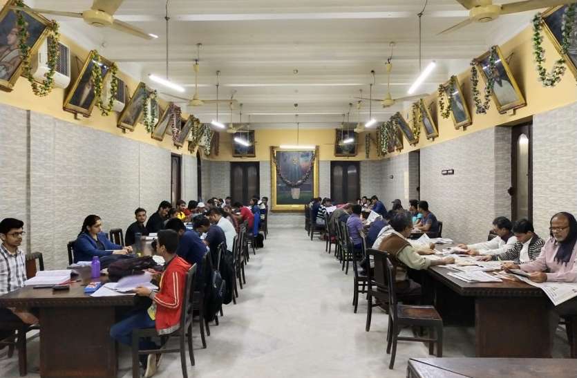 पुस्तकालय की एक-एक ईंट में गाथा छुपी है इतिहास की पुस्तकालय की एक-एक ईंट में गाथा छुपी है इतिहास की