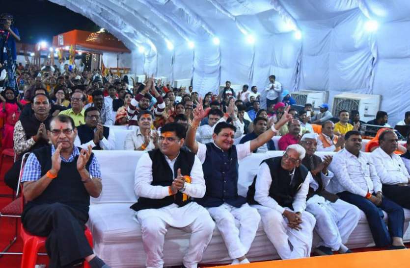 सालासर बालाजी को सवामणी छप्पन भोग अर्पित, भजन गंगा में झूमे श्रद्धालु सालासर बालाजी को सवामणी छप्पन भोग अर्पित, भजन गंगा में झूमे श्रद्धालु