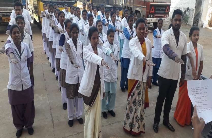 सूर्या बीएससी नर्सिंग कॉलेज के छात्राओं ने ली शपथ, कहा अब बस्तर को करेंगे प्लास्टिक मुक्त सूर्या बीएससी नर्सिंग कॉलेज के छात्राओं ने ली शपथ, कहा अब बस्तर को करेंगे प्लास्टिक मुक्त