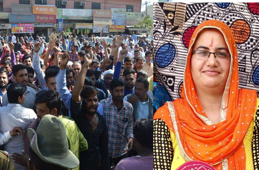 पत्नी की हत्या के आरोप में कांस्टेबल पति गिरफ्तार, सास-ससुर की गिरफ्तारी की मांग पर अड़े परिजन पत्नी की हत्या के आरोप में कांस्टेबल पति गिरफ्तार, सास-ससुर की गिरफ्तारी की मांग पर अड़े परिजन