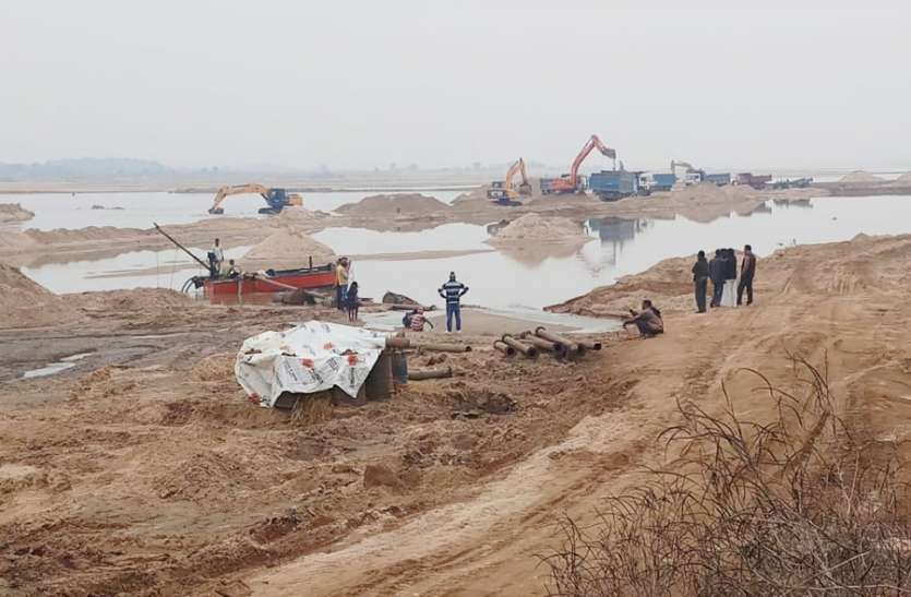 Leaders are doing sand business in Singrauli district रेत खनन में राजनीतिक रसूखदारों का खेल : एक तरफ कर रहे अवैध खनन, दूसरी ओर से शिकायत