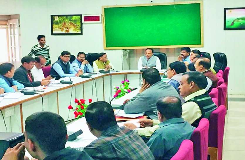socity.jpg 15 सोसायटी संचालकों ने दी आधी अधूरी जानकारी, 18 के कर्ताधर्ता आए ही नहीं, इनके अध्यक्ष हटेंगे