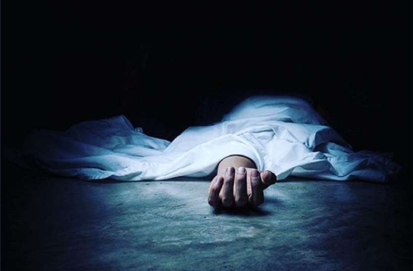 Mother poisons son to death, chops his body into pieces ट्रेन हादसे में वृद्धा की मौत