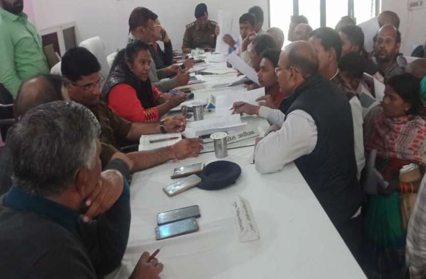 Sultanpur news सम्पूर्ण समाधान दिवस में आने वाली शिकायतों का निस्तारण समयबद्ध एवं गुणवत्तापूर्ण ढंग से करें अधिकारी- जिलाधिकारी