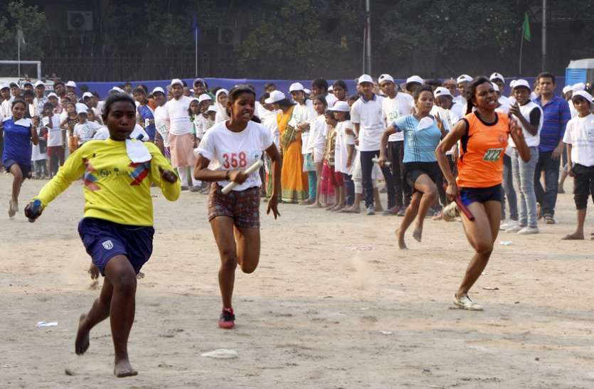श्रमिकों के बच्चों का जौहर देख हतप्रभ हुए अंतरराष्ट्रीय स्तर के खिलाड़ी भी श्रमिकों के बच्चों का जौहर देख हतप्रभ हुए अंतरराष्ट्रीय स्तर के खिलाड़ी भी