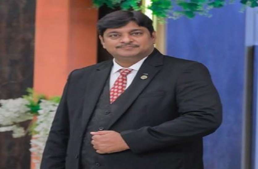 बचपन में ही सिर से उठ गया था पिता का साया, हारी नहीं हिम्मत आज हैं कंपनी के सीईओ, बचपन में ही सिर से उठ गया था पिता का साया, हारी नहीं हिम्मत आज हैं कंपनी के सीईओ,