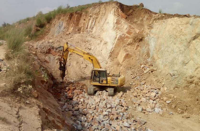 Illegal Mines In Jaipur : JDA's Action On Illegal Mining : JCB अवैध खनन पर JDA की बड़ी कार्रवाई: 35 खानों का किया रास्ता बंद, अवैध निर्माण पर चली JCB