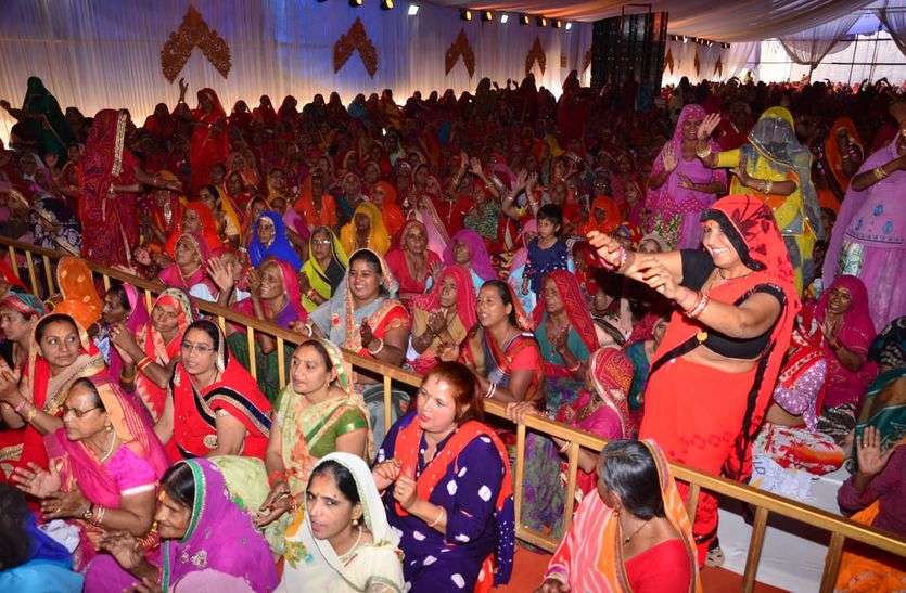 भगवान कृष्ण की बाल लीलाओं ने मन मोहा भगवान कृष्ण की बाल लीलाओं ने मन मोहा