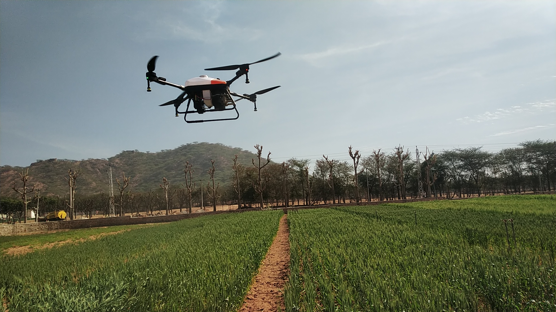 Drones will soon monitor crops in Rajasthan | Good news : अब राजस्थान में  भी जल्द ड्रोन से होगी फसलों की निगरानी, 50 किमी है क्षमता | Patrika News