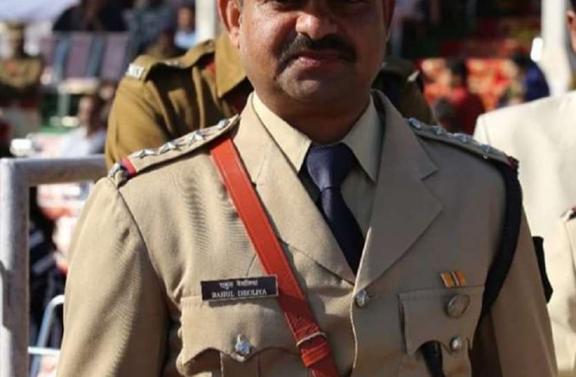 Police RI dismissed from service by IG in khandwa रक्षित निरीक्षक का ये गुनाह नहीं हुआ माफः आईजी ने किया सेवा से बर्खास्त