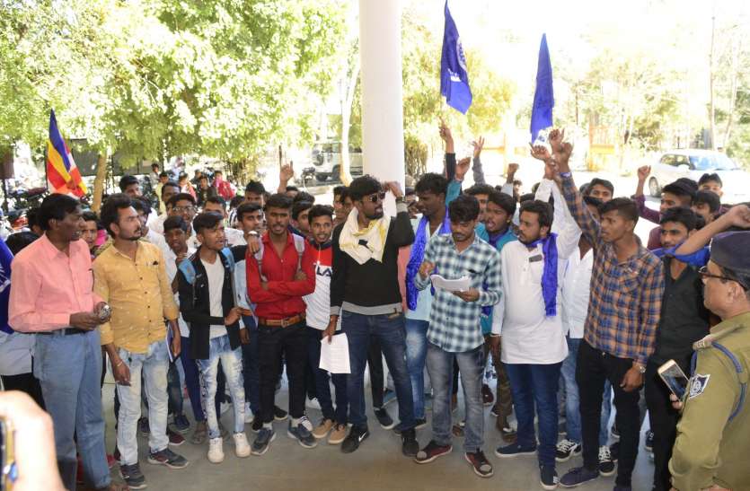 जनजातीय विभाग में चल रहे घोटाले जनजातीय विभाग में चल रहे घोटाले