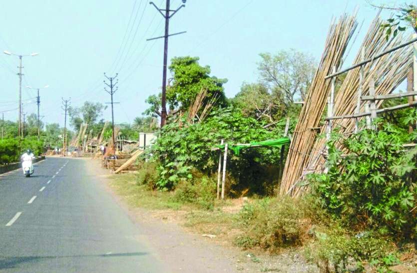 किराए से दी विस्थापन के बदले मिली जमीन, खुद वहीं जमे रहे किराए से दी विस्थापन के बदले मिली जमीन, खुद वहीं जमे रहे