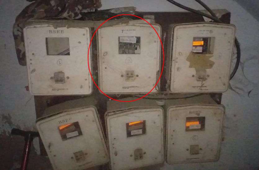गलत साइड जा रहे Xen की गाड़ी रोकी तो बिजली विभाग ने ट्रैफिक पुलिसकर्मी के घर का काटा कनेक्शन