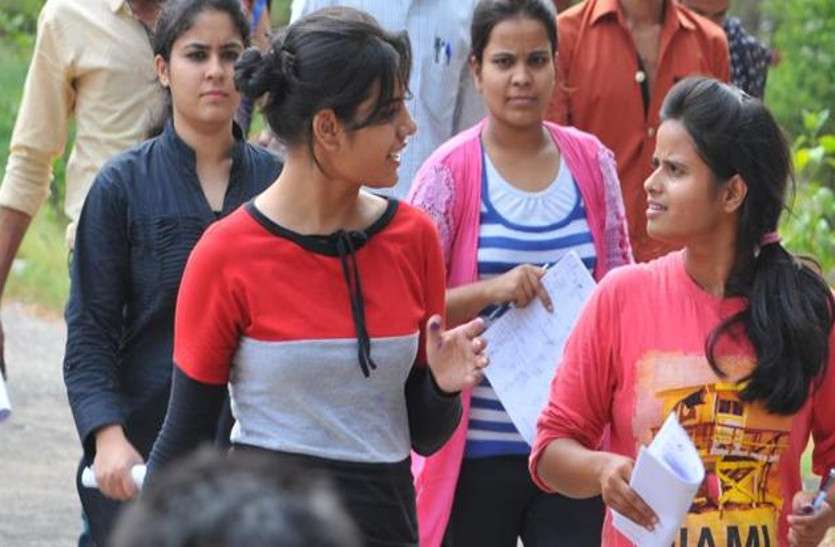 students00.jpg छात्रों का भविष्य संवारने की थी योजना, नहीं बने काउंसलिंग सेंटर