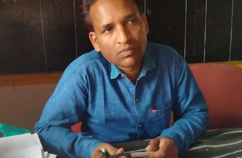 Lokayukta caught handed taking bribe 10 thousand rupees principal प्राचार्य को 10 हजार रुपए रिश्वत लेते लोकायुक्त ने रंगे हाथों पकड़ा, स्कूल की भृत्य से मांगे थे 20 हजार रिश्वत