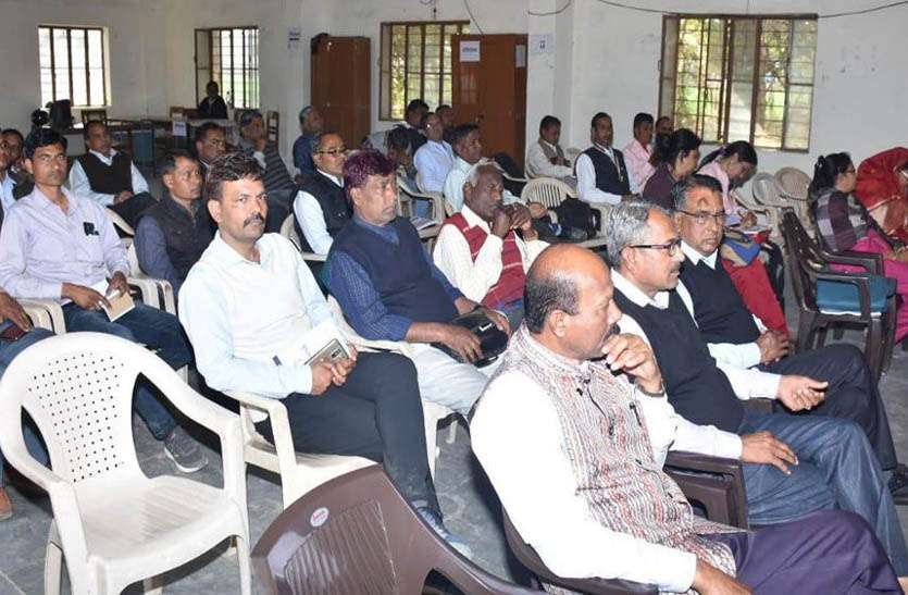 संस्था प्रधानों की संगोष्ठी में सह शैक्षिक गतिविधियों पर दी जानकारी संस्था प्रधानों की संगोष्ठी में सह शैक्षिक गतिविधियों पर दी जानकारी