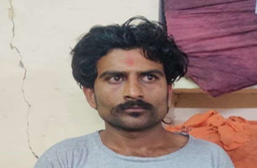 खरीदारी करने आए व्यक्ति को रिवाल्वर वाला लाइटर से धमकाया खरीदारी करने आए व्यक्ति को रिवाल्वर वाला लाइटर से धमकाया