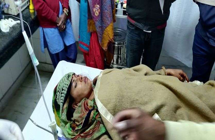 घर में घुसकर कारोढ़ा की सरपंच पर फायरिंग घर में घुसकर कारोढ़ा की सरपंच पर फायरिंग