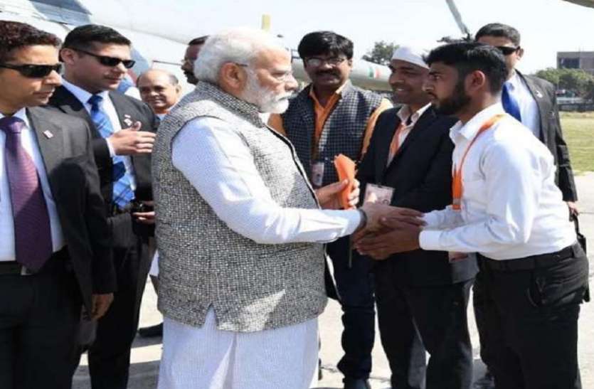 पीएम मोदी और मनोज यादव बनारस के लाल को प्रधानमंत्री मोदी ने दिया ये आश्वासन और बोले, बुलंद करो काशी का नाम