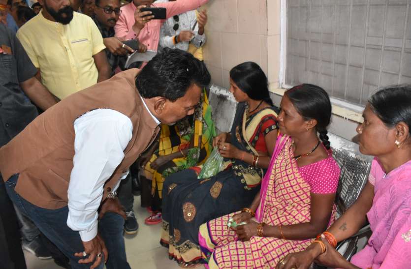 सीएस से बोले ऑपरेशन करो मीटिंग में मत जाना, नोटसीट में लिखना स्वास्थ्य मंत्री ने मना किया सीएस से बोले ऑपरेशन करो मीटिंग में मत जाना, नोटसीट में लिखना स्वास्थ्य मंत्री ने मना किया
