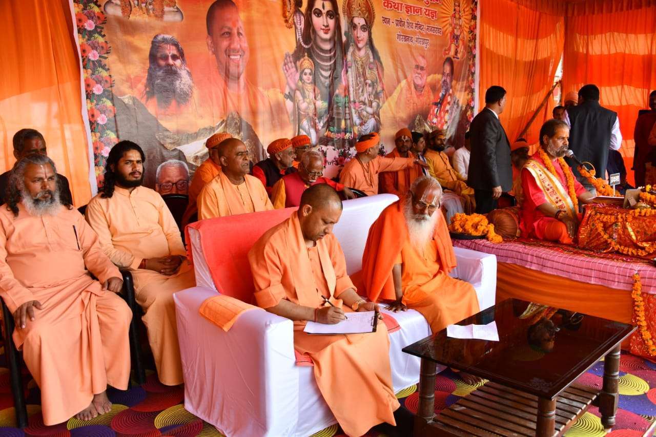 सीएम योगी ने किया मानसरोवर मंदिर में प्रतिमाओं की प्राण प्रतिष्ठा