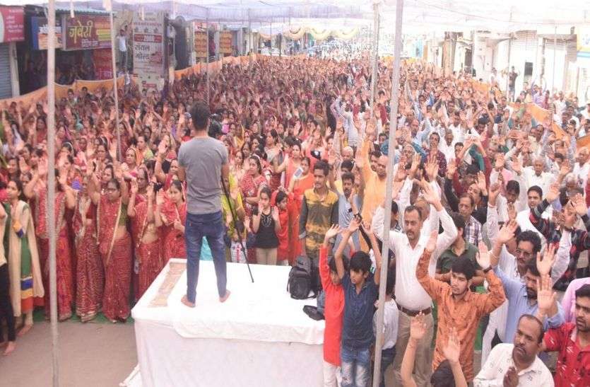 Thousands raised hands, resolved to make Ratlam plastic free