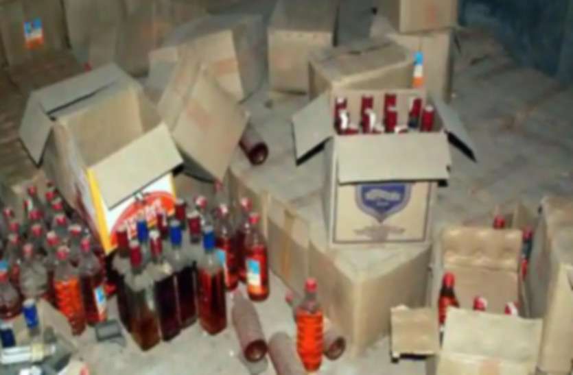 liquor.jpg कार में मिली 60 पेटी देसी शराब, शराब तस्करी करते एक आरोपी गिरफ्तार