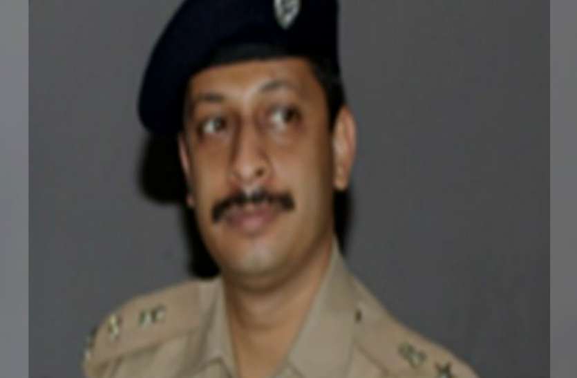 फिरौती की रकम के हुए बंदरबांट में घिरे SSP मथुरा शलभ माथुर हटाए गए फिरौती की रकम के हुए बंदरबांट में घिरे SSP मथुरा शलभ माथुर हटाए गए