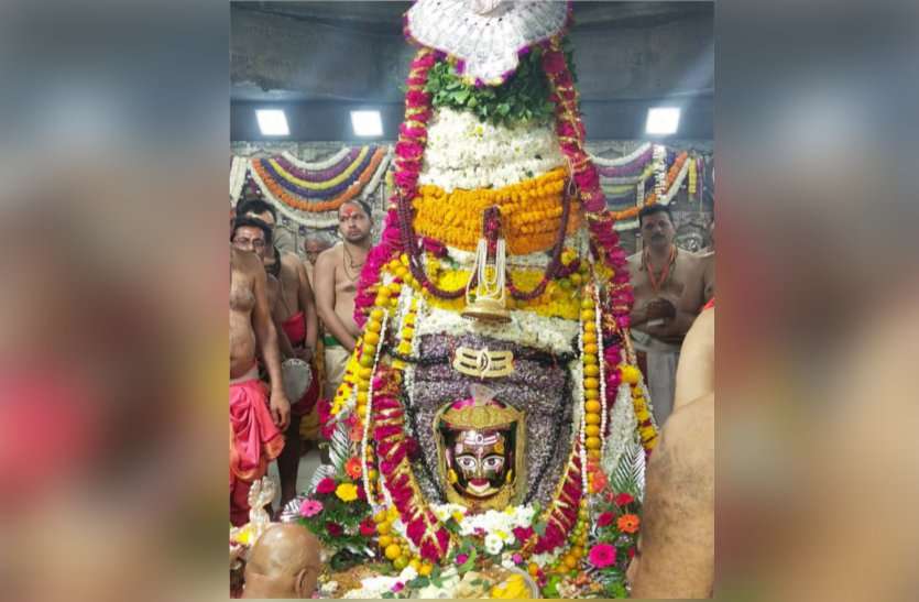 Big benefits of keeping flowers in the house of Mahakal महाकाल के सेहरे में लगे फूल घर में रखने के बड़े फायदे...