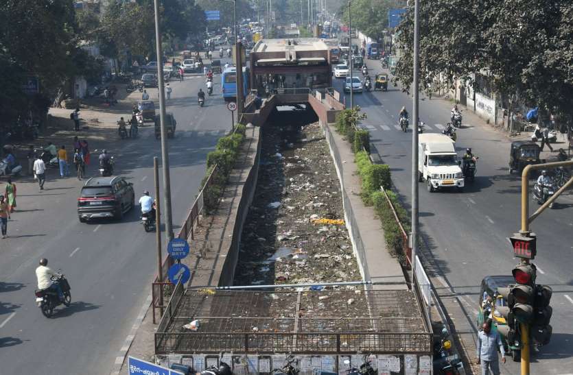 smart city स्मार्ट सिटी: केन्द्रीय जांच का डर नहीं, प्रोजेक्टों में खपा रहे जंगे लगे सरिए