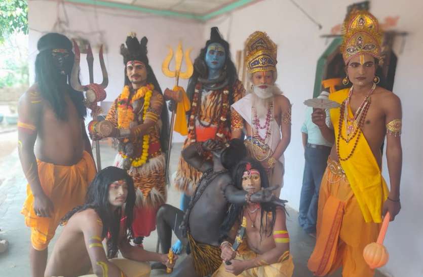 महाकाल समिति कटंगझरी ने निकाली शिव बारात महाकाल समिति कटंगझरी ने निकाली शिव बारात