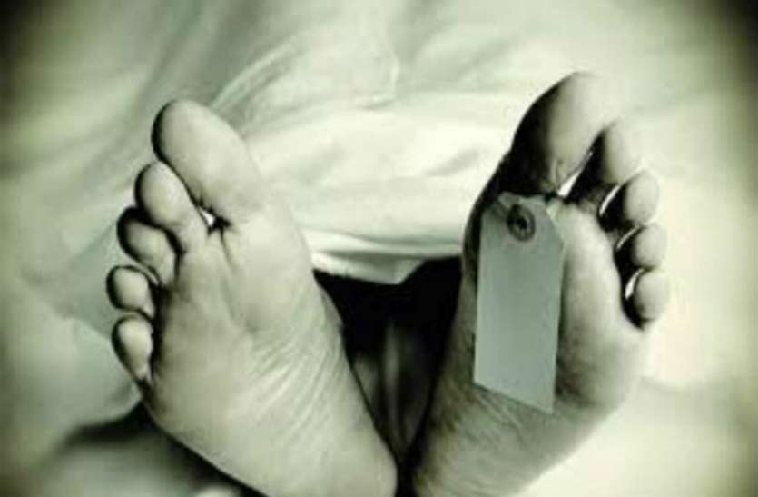 Death दम्पती को टक्कर मारने के बाद सौ मीटर तक घसीटता ले गया ट्रक, तीन की मौत