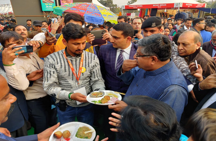 प्रधानमंत्री मोदी के लिट्टी-चोखा खाते ही भाजपा नेताओं में भी लगी होड़ दिल्ली: प्रधानमंत्री मोदी के लिट्टी-चोखा खाते ही भाजपा नेताओं में भी लगी होड़